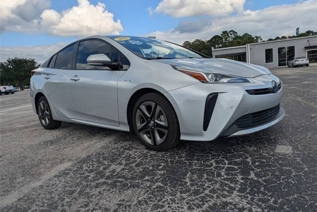2019 Toyota Prius Limited photo 1