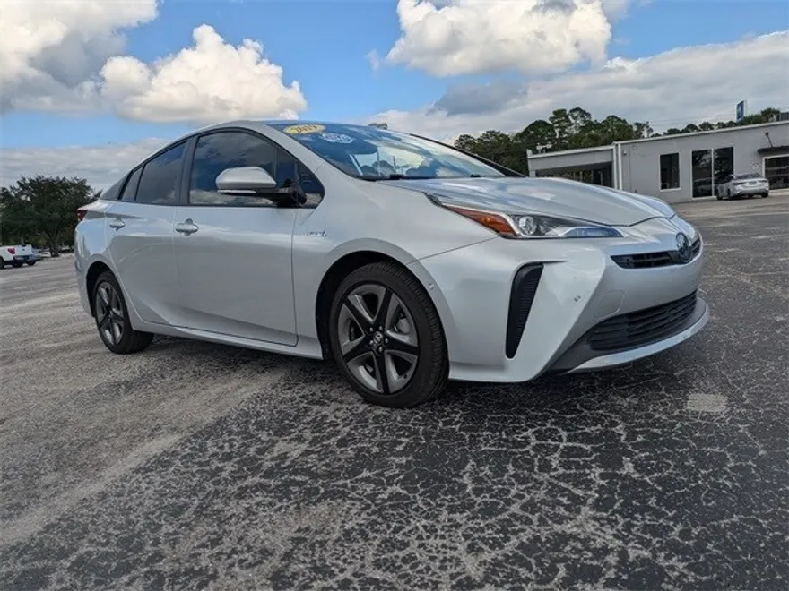 2019 Toyota Prius Limited photo 1