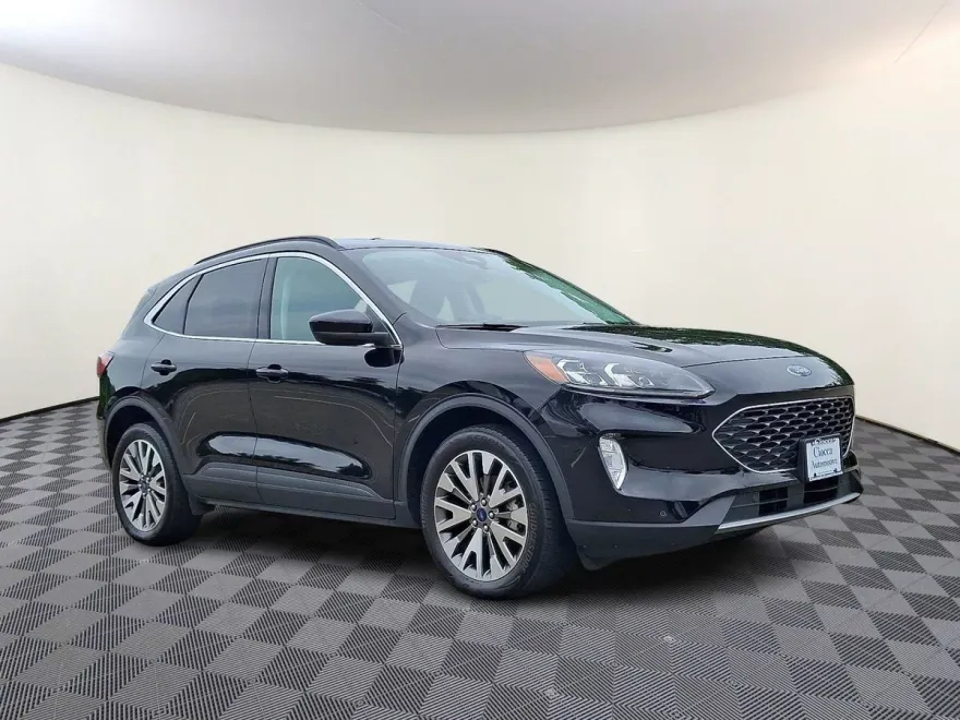 2022 Ford Escape Titanium photo 1