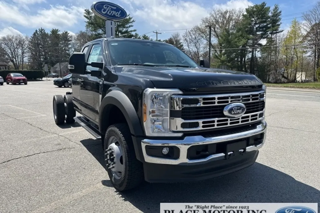 2025 Ford F-550 photo 1