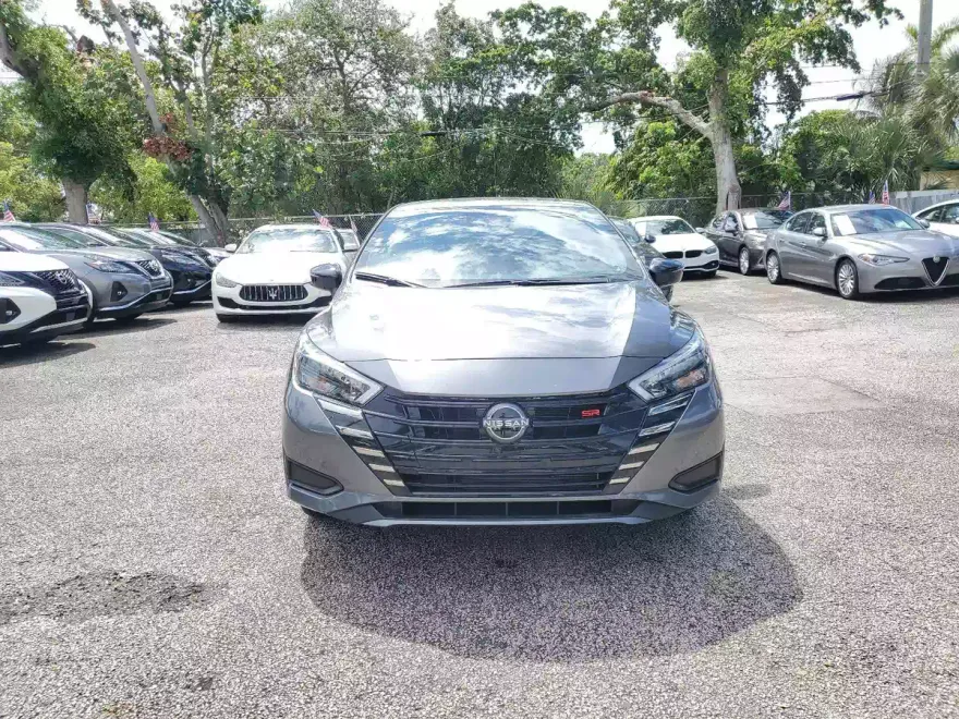 2023 Nissan Versa SR photo 1