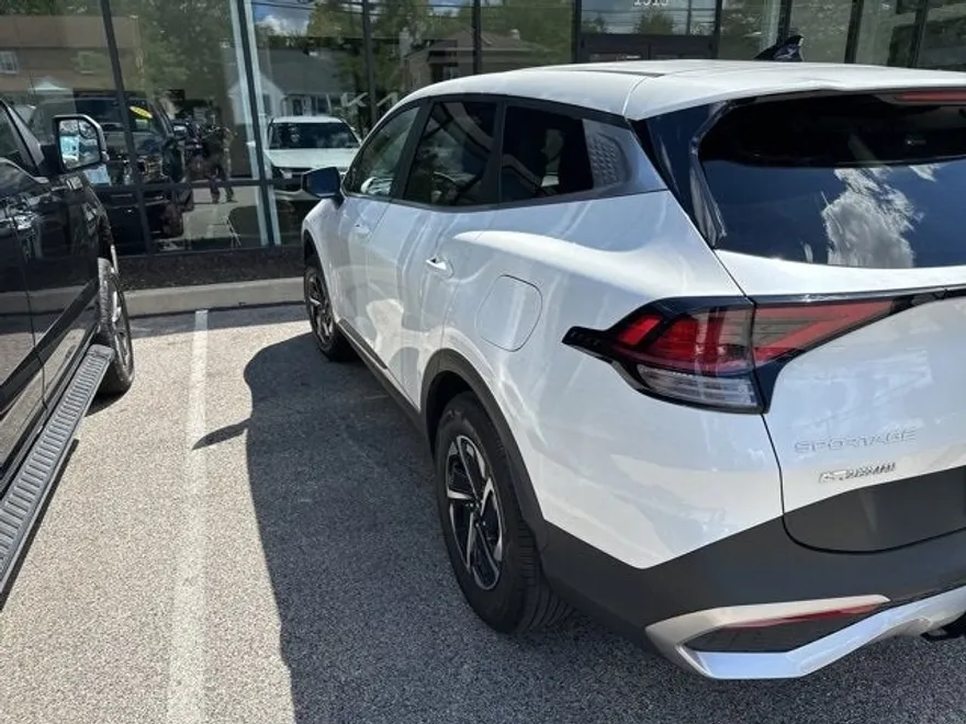2023 Kia Sportage Hybrid LX photo 1