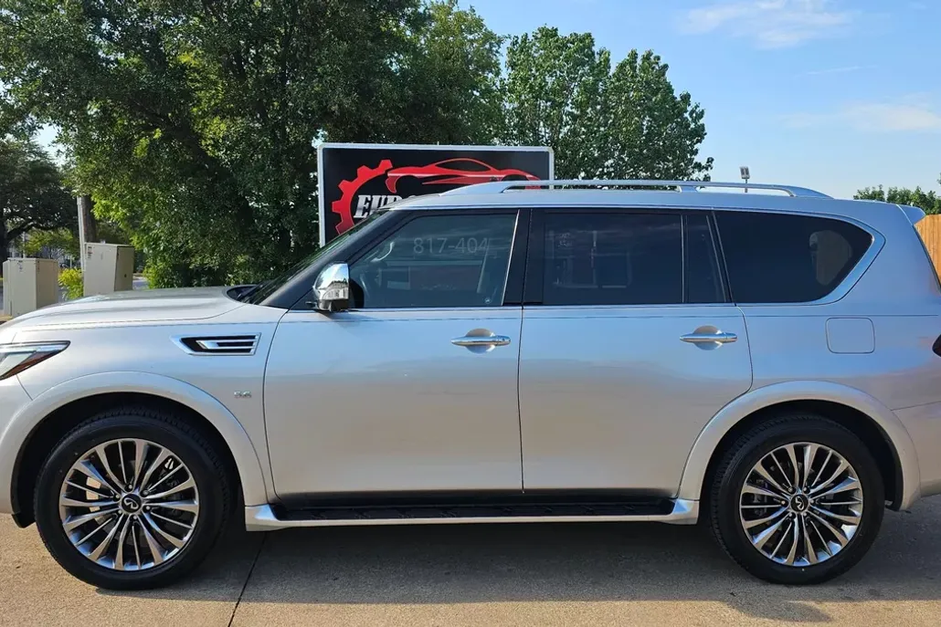 2019 Infiniti QX80 Luxe photo 1