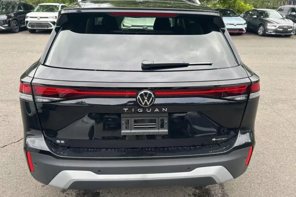 2025 Volkswagen Tiguan SE photo 1