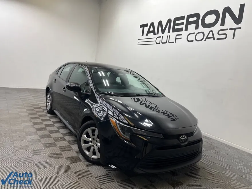 2023 Toyota Corolla LE photo 1
