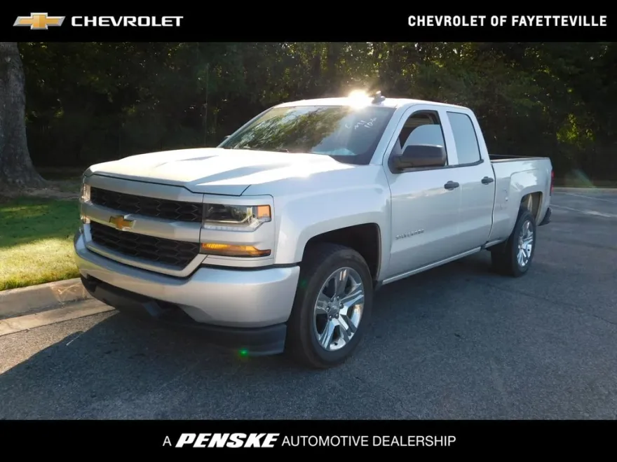 2019 Chevrolet Silverado Custom photo 1