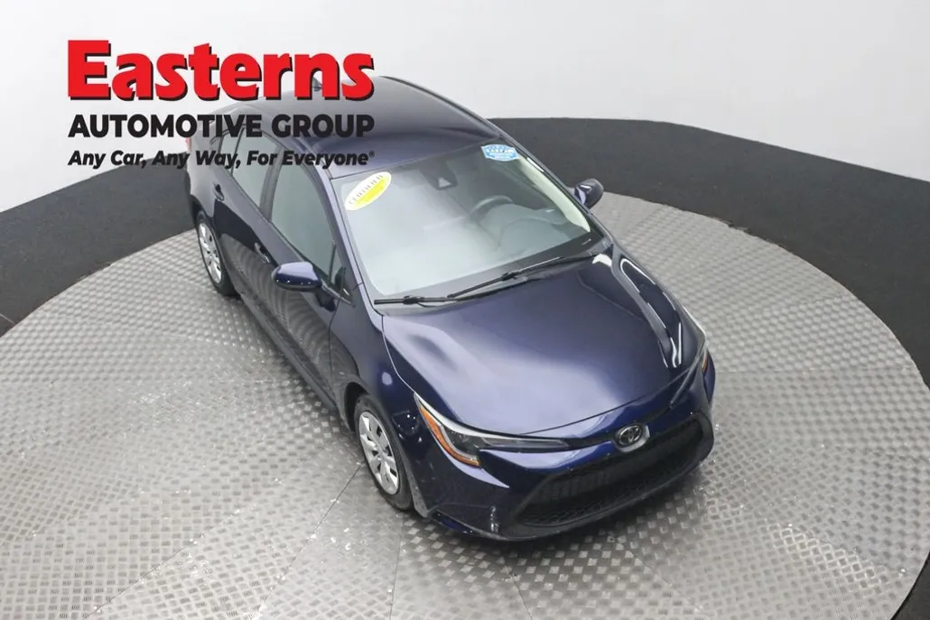 2022 Toyota Corolla LE photo 1