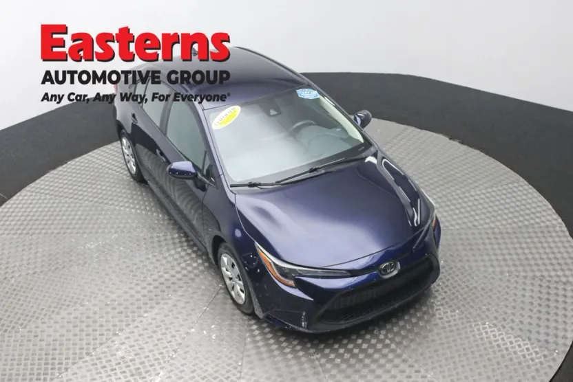 2022 Toyota Corolla LE photo 1