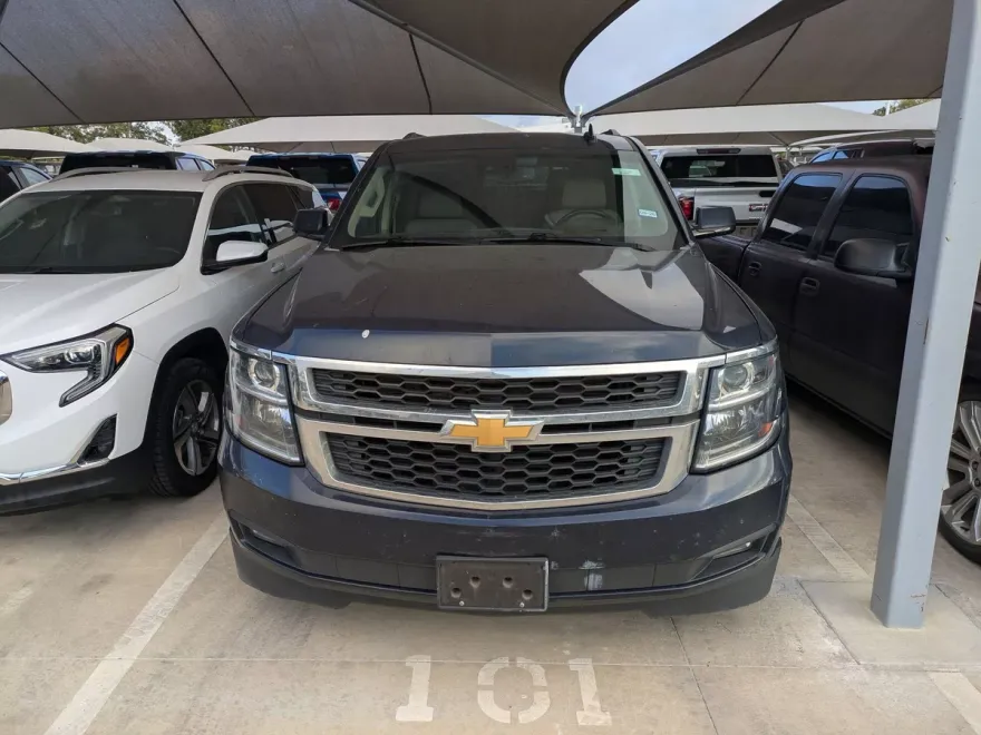 2017 Chevrolet Suburban LT photo 1