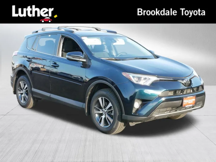 2017 Toyota RAV4 XLE photo 1