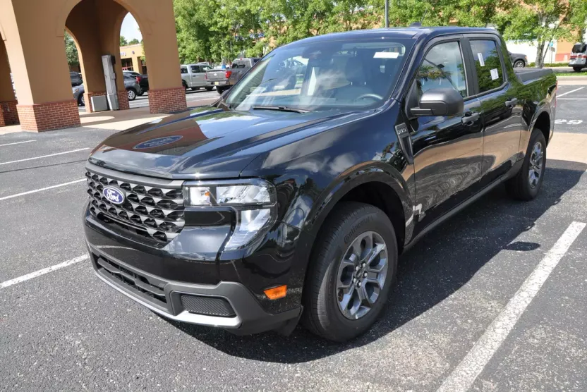 2025 Ford Maverick XLT photo 1