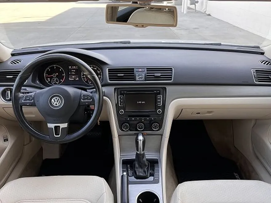 2014 Volkswagen Passat TDI SE photo 1