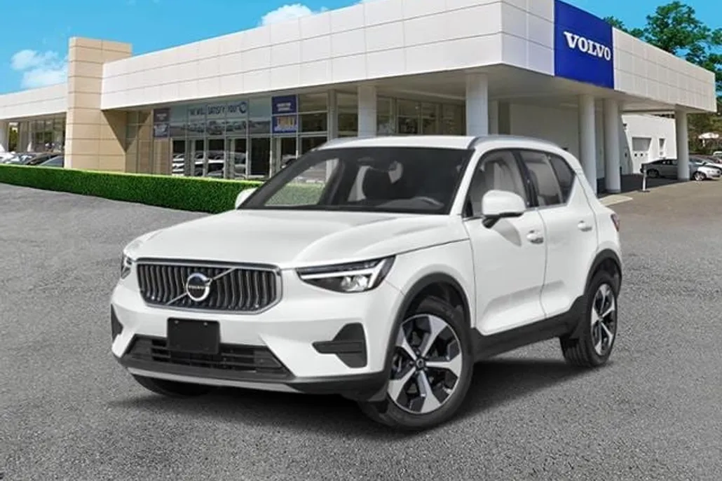2025 Volvo XC40 photo 1