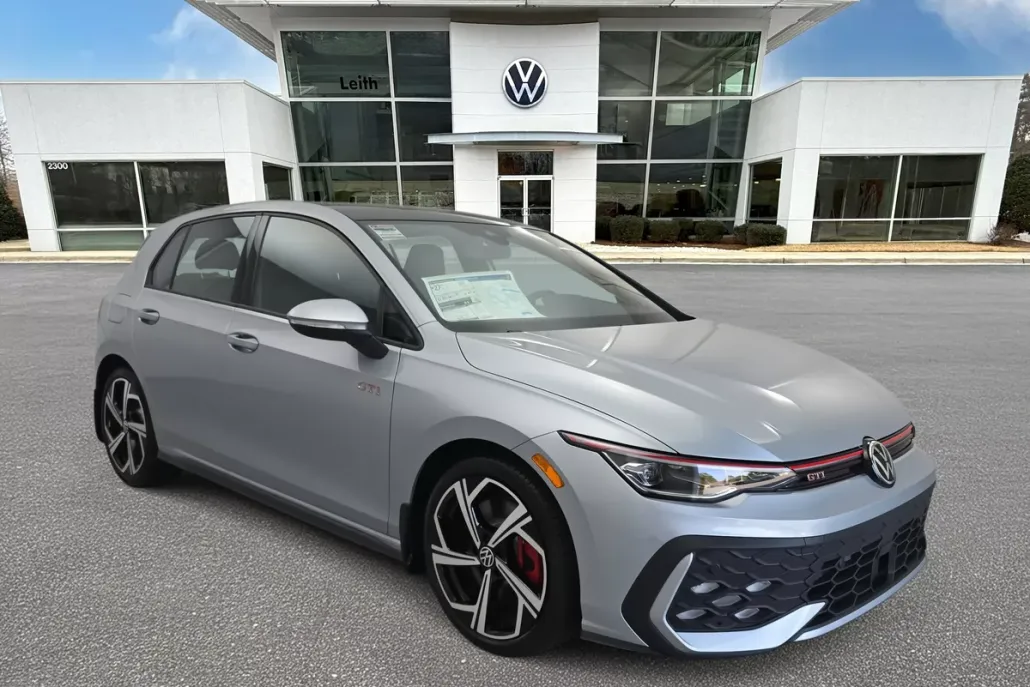 2025 Volkswagen Golf GTI SE photo 1