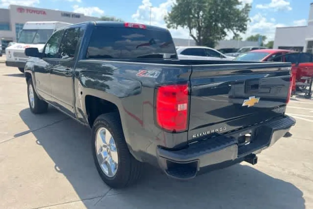 2017 Chevrolet Silverado 1500 Z71 LT photo 1