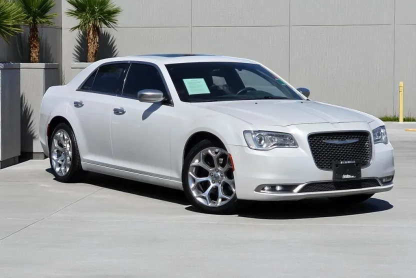 2016 Chrysler 300 Platinum photo 1