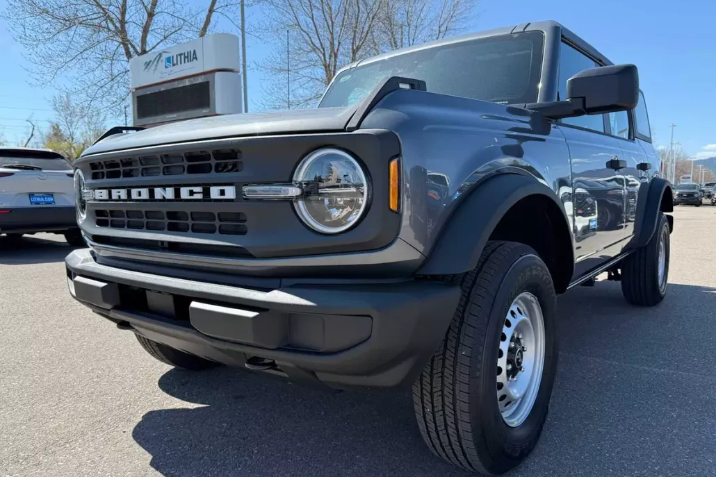2025 Ford Bronco Base photo 1