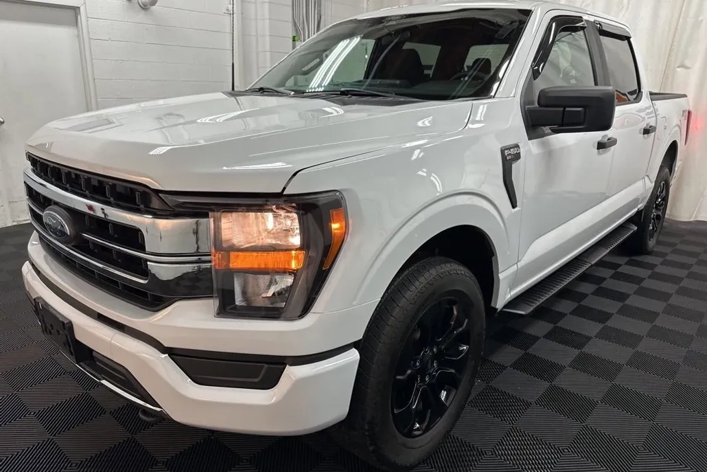 2022 Ford F-150 XL photo 1
