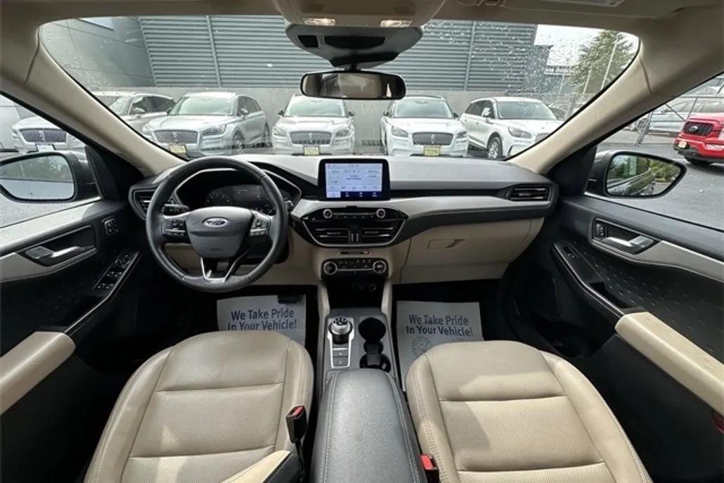 2020 Ford Escape SEL photo 1