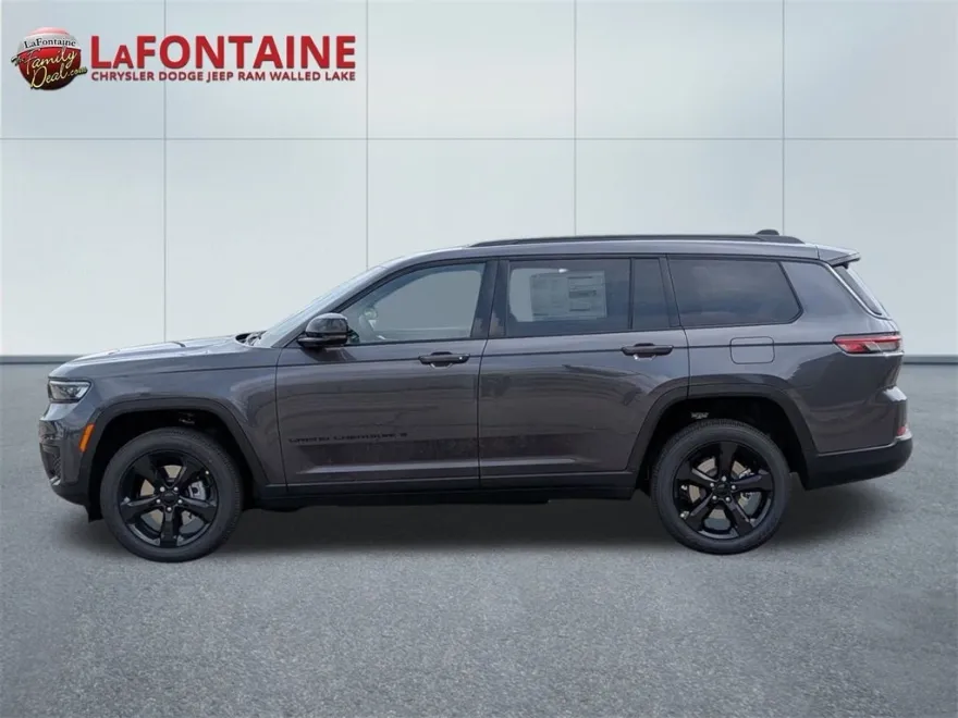 2025 Jeep Grand Cherokee Altitude photo 1