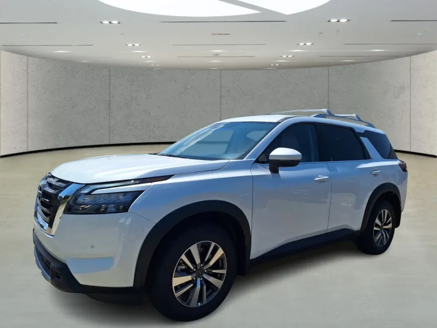 2025 Nissan Pathfinder SL photo 1