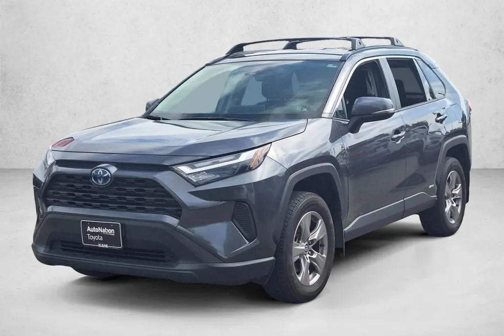 2024 Toyota RAV4 Hybrid LE photo 1