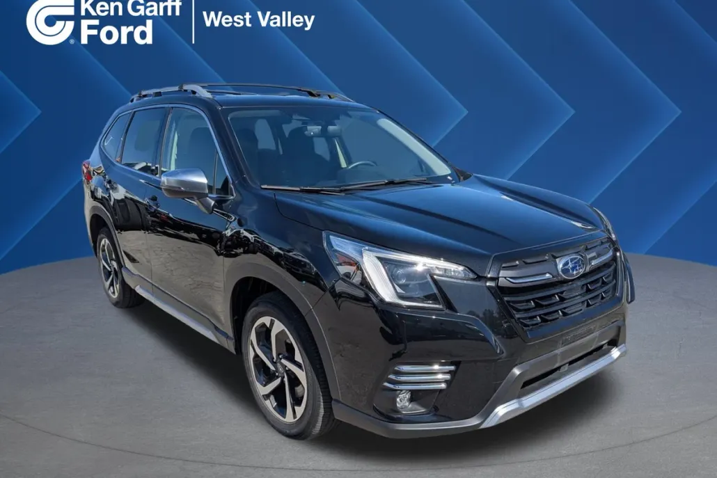 2023 Subaru Forester Touring photo 1