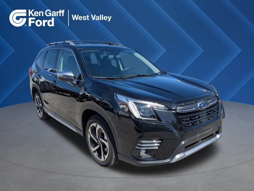 2023 Subaru Forester Touring photo 1