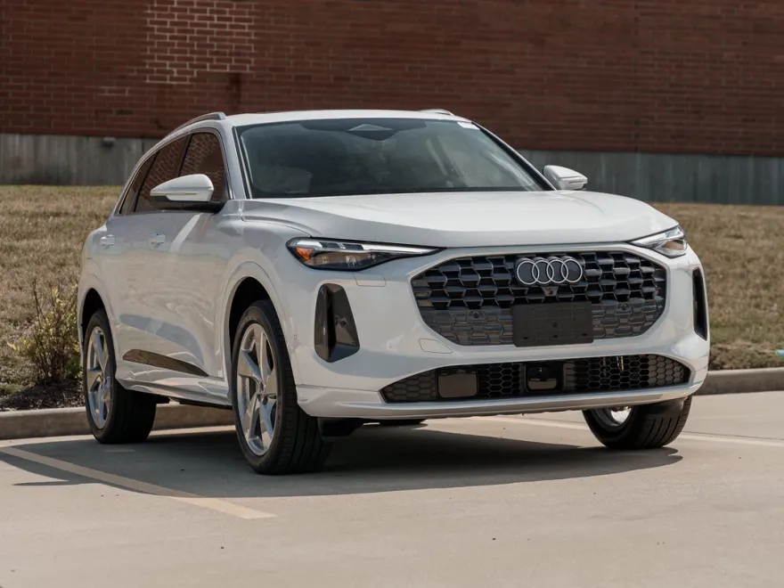 2025 Audi Q5 Premium Plus photo 1