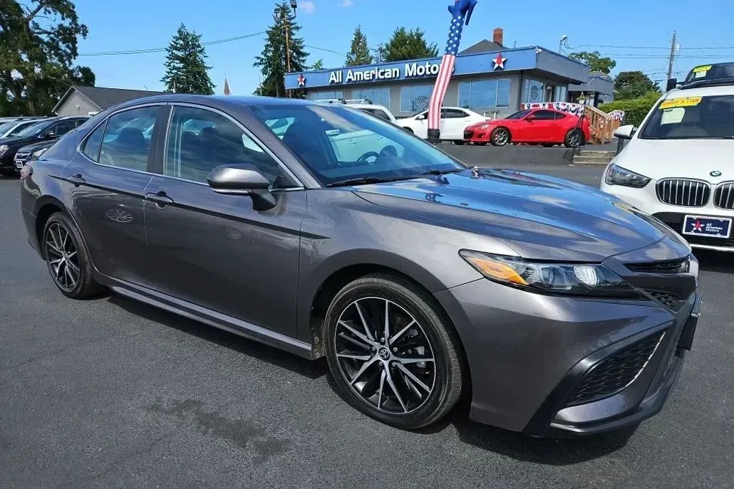 2022 Toyota Camry photo 1