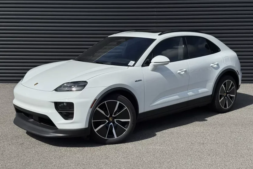 2025 Porsche Macan Electric 4 photo 1
