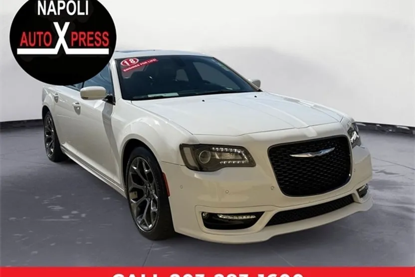 2018 Chrysler 300 S photo 1
