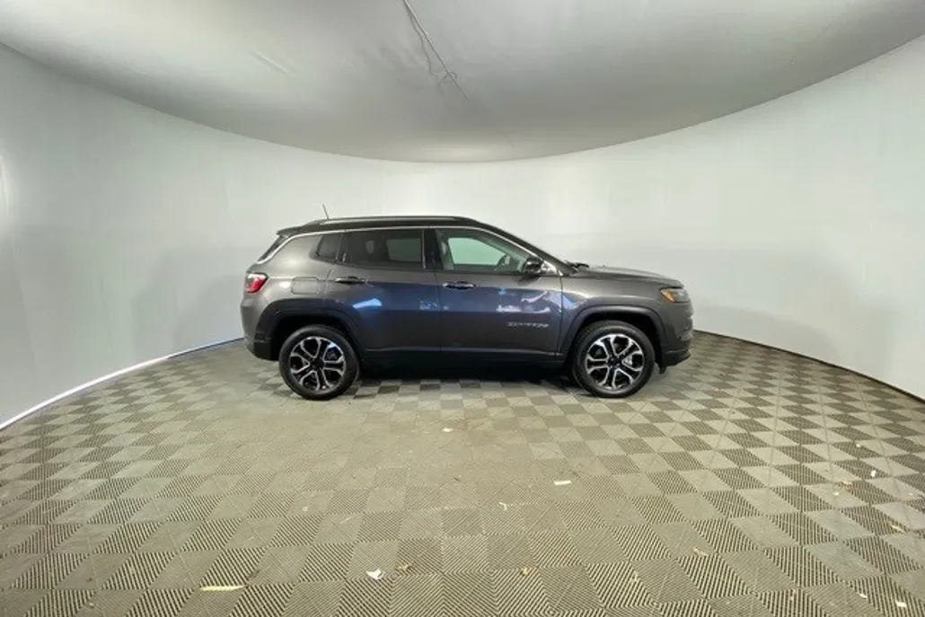 2022 Jeep Compass Limited photo 1