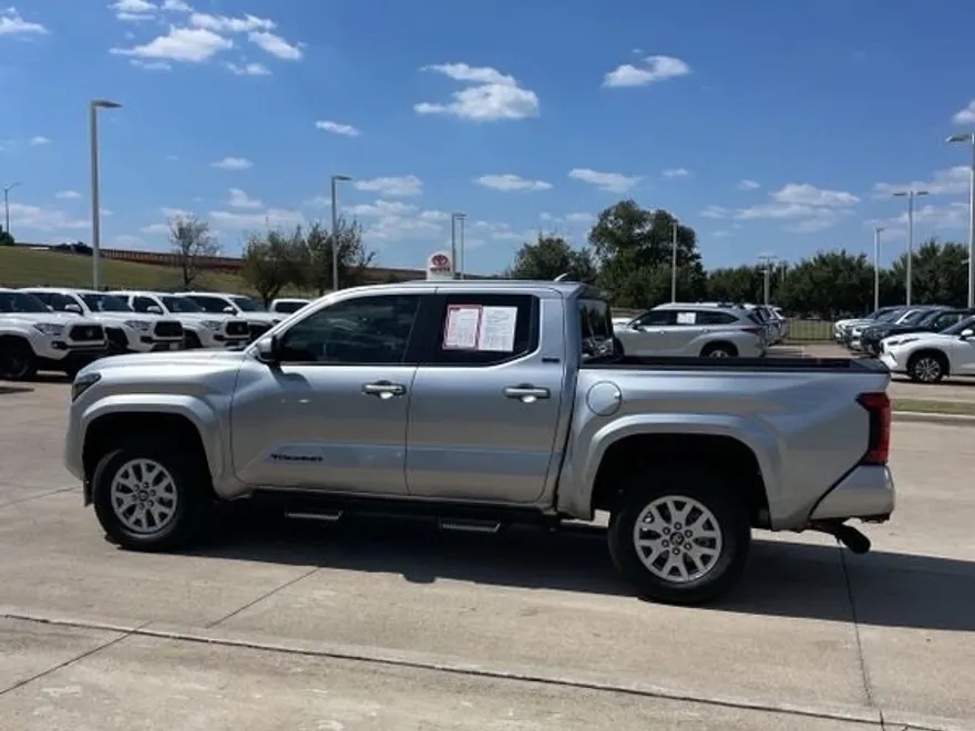 2025 Toyota Tacoma SR5 photo 1