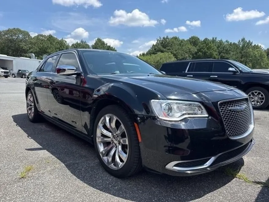 2018 Chrysler 300 Touring photo 1