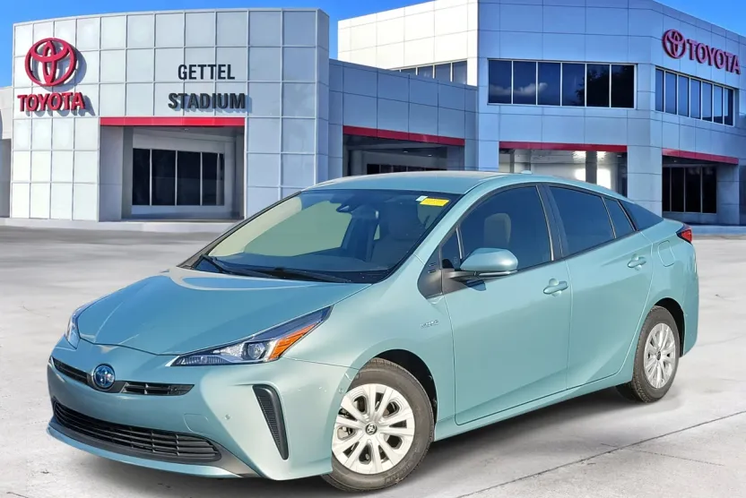 2022 Toyota Prius LE photo 1