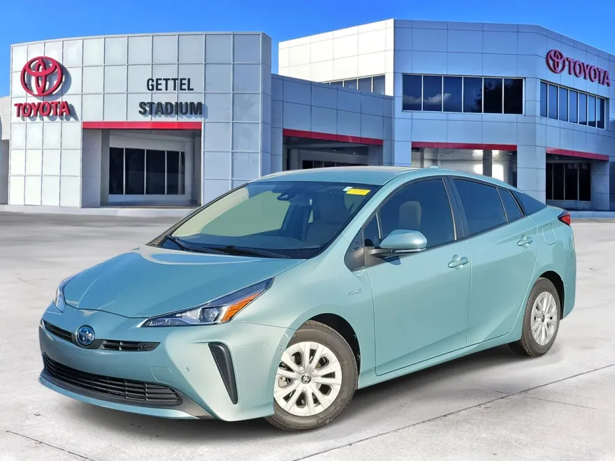 2022 Toyota Prius LE photo 1