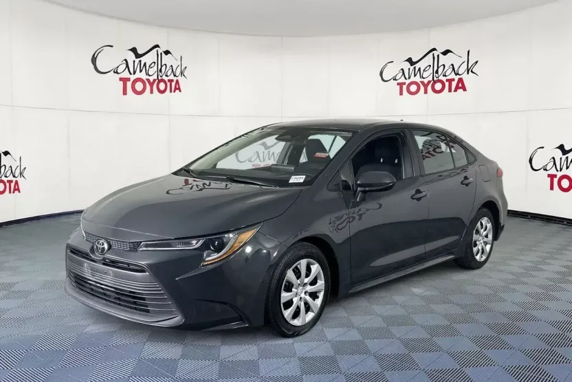 2024 Toyota Corolla LE photo 1