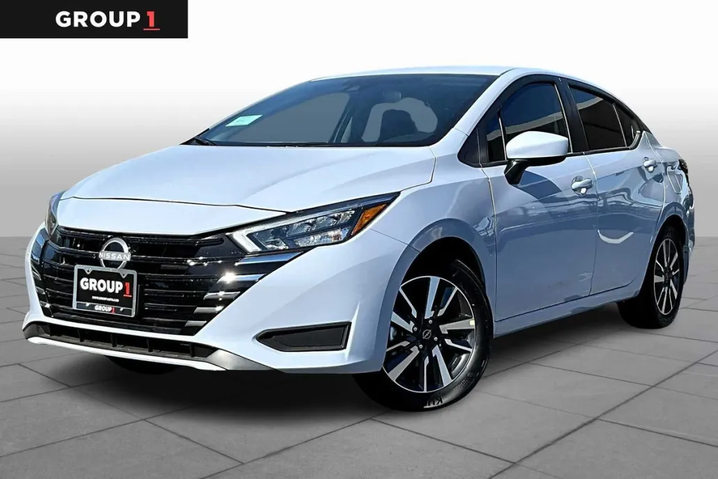2025 Nissan Versa SV photo 1