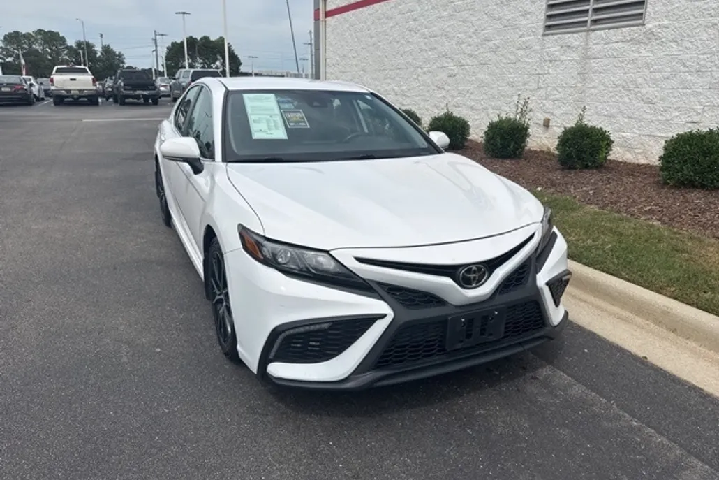 2023 Toyota Camry SE photo 1