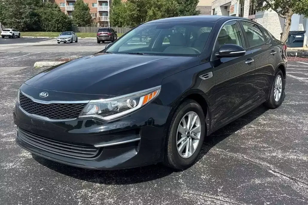 2016 Kia Optima LX photo 1