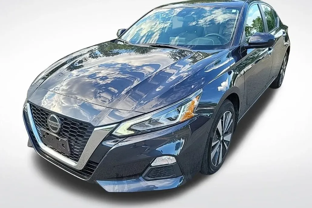 2022 Nissan Altima 2.5 SV photo 1