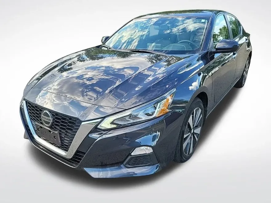 2022 Nissan Altima 2.5 SV photo 1