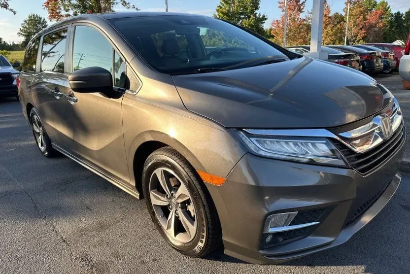 2018 Honda Odyssey Touring photo 1