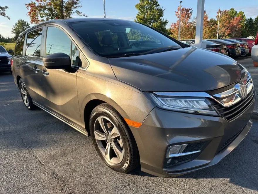 2018 Honda Odyssey Touring photo 1