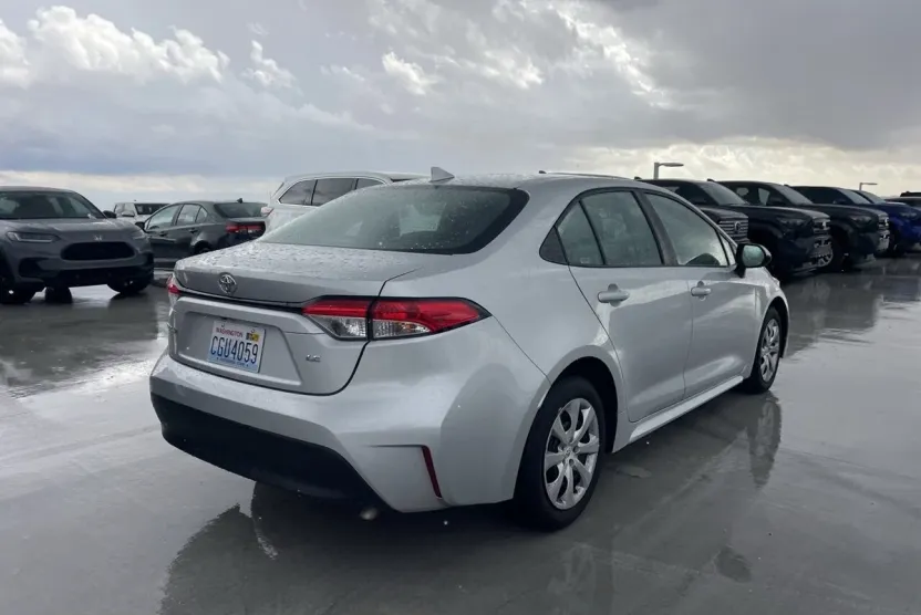 2024 Toyota Corolla LE photo 1