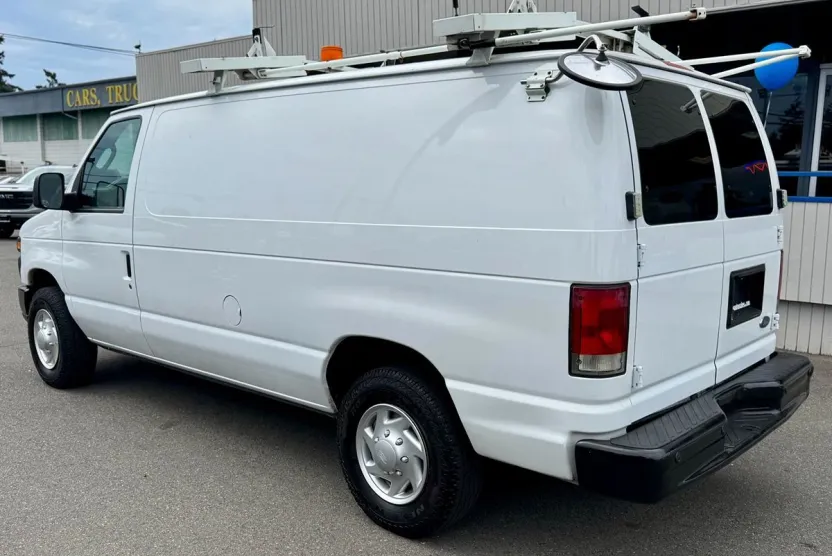 2009 Ford E-250 photo 1