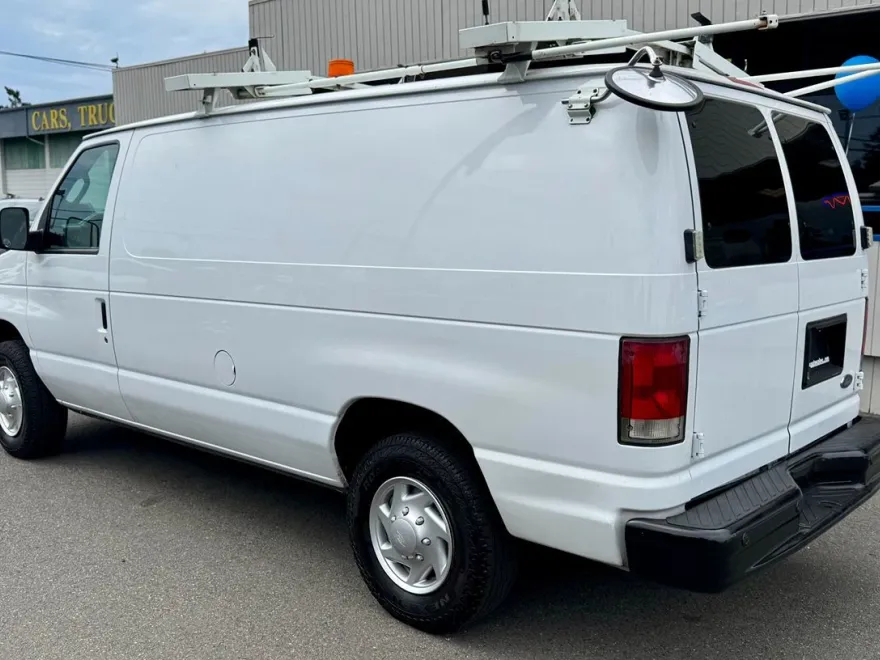 2009 Ford E-250 photo 1