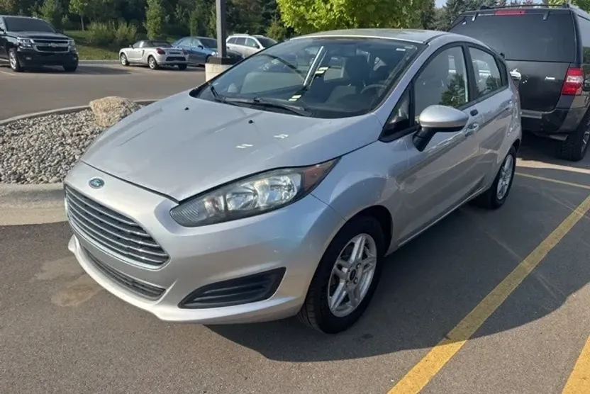 2017 Ford Fiesta SE photo 1