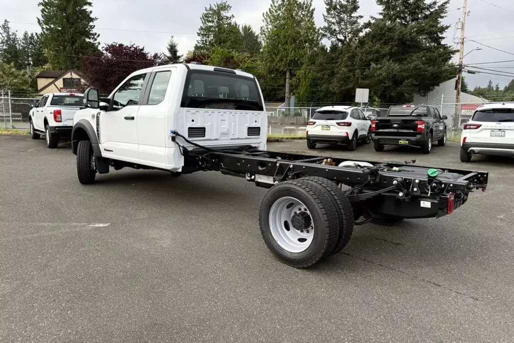 2025 Ford F-450 photo 1